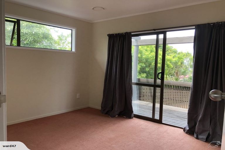 Photo of property in 4 Moxham Grove, Massey, Auckland, 0614