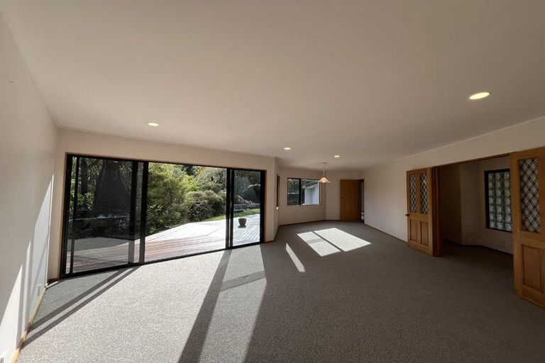 Photo of property in 6 Bushview Place, Upper Vogeltown, New Plymouth, 4310