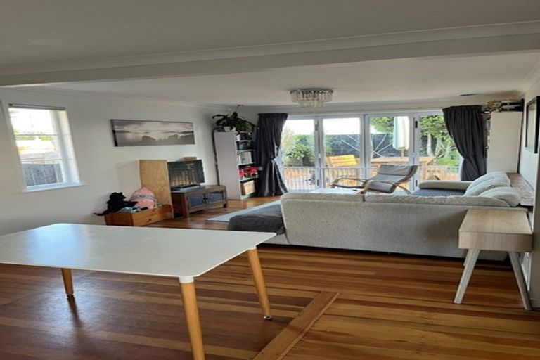 Photo of property in 182 Waimumu Road, Massey, Auckland, 0614