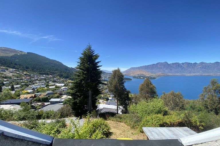 Photo of property in 12 Lordens Place, Fernhill, Queenstown, 9300