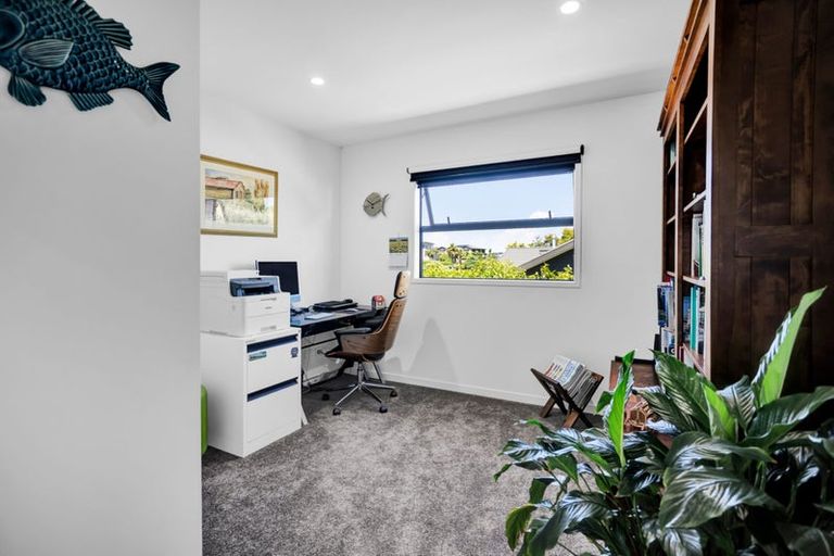 Photo of property in 15 Links Drive, Waiwhakaiho, New Plymouth, 4312