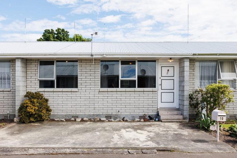 Photo of property in 10 Kiwi Court, Roslyn, Palmerston North, 4414