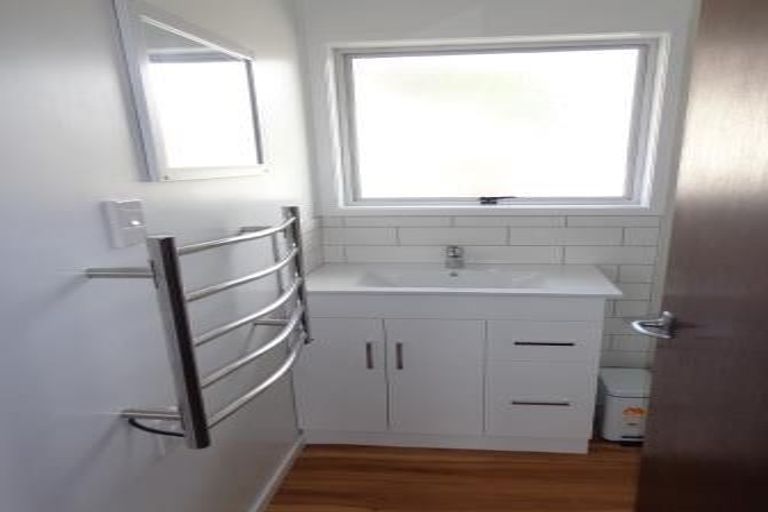 Photo of property in 1/3 Flagstaff Place, Massey, Auckland, 0614