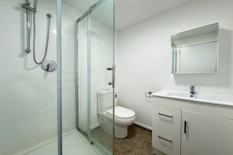 Photo of property in 21 Quigley Street, Newlands, Wellington, 6037