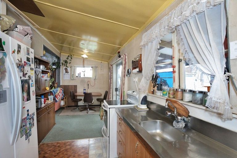 Photo of property in 7 Ngahina Street, Marton, 4710