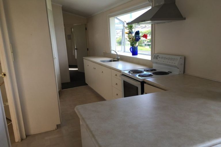 Photo of property in 15 Adriatic Avenue, Henderson, Auckland, 0612