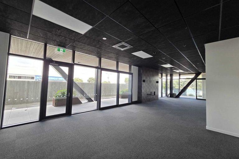 Photo of property in 2/11a Customs Quay, Ahuriri, Napier, 4110