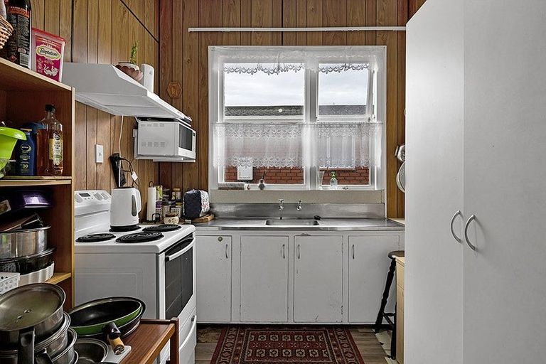 Photo of property in 17 Milmoe Street, Hawera, 4610