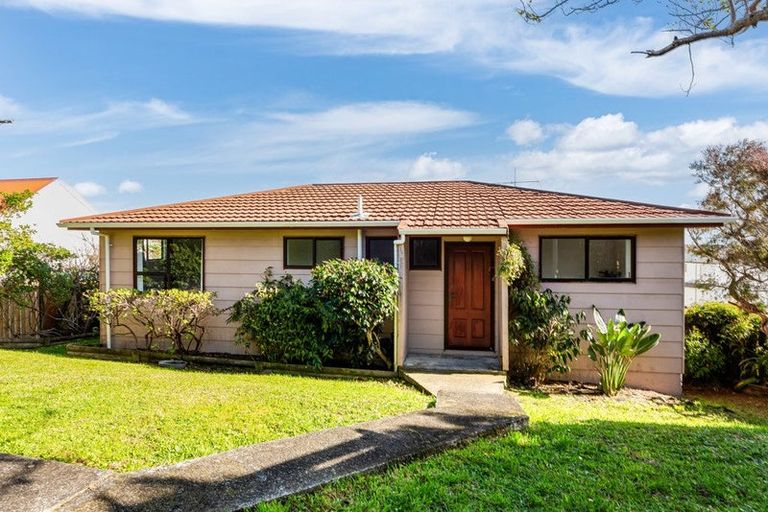 Photo of property in 11 Cleat Street, Whitby, Porirua, 5024