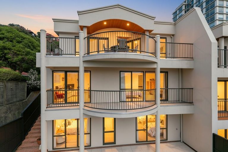 Photo of property in 3/22 Oriental Terrace, Oriental Bay, Wellington, 6011