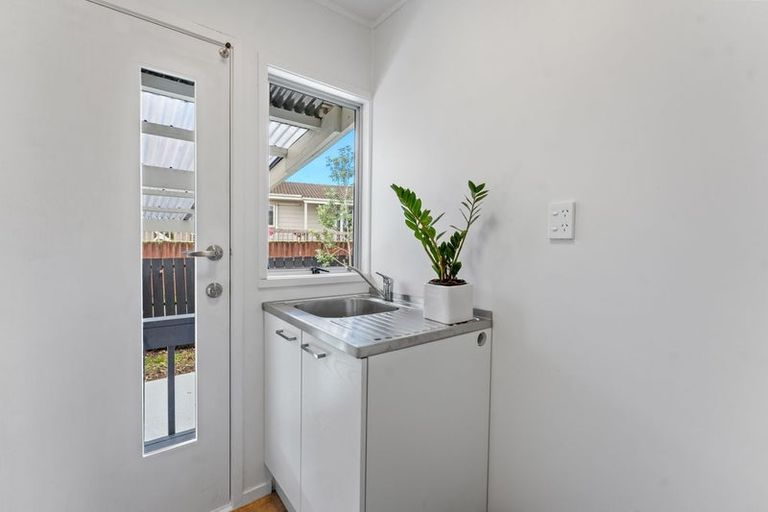 Photo of property in 7 Pureora Place, Clendon Park, Auckland, 2103