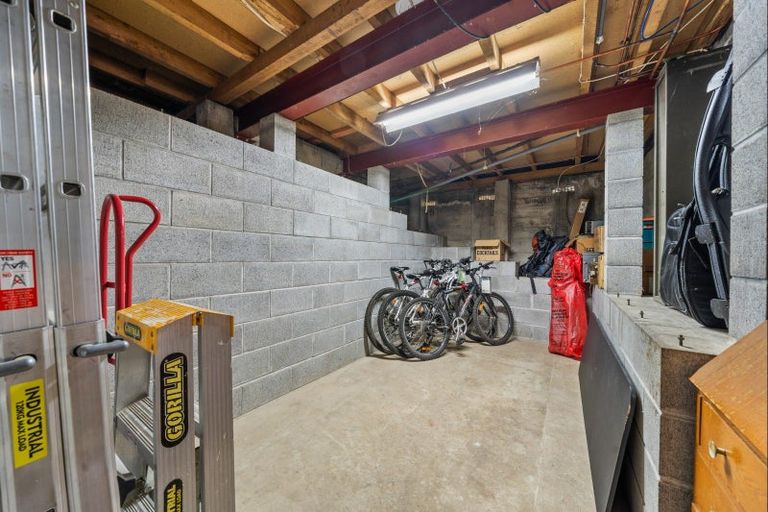 Photo of property in 9 Oawai Place, Marfell, New Plymouth, 4310