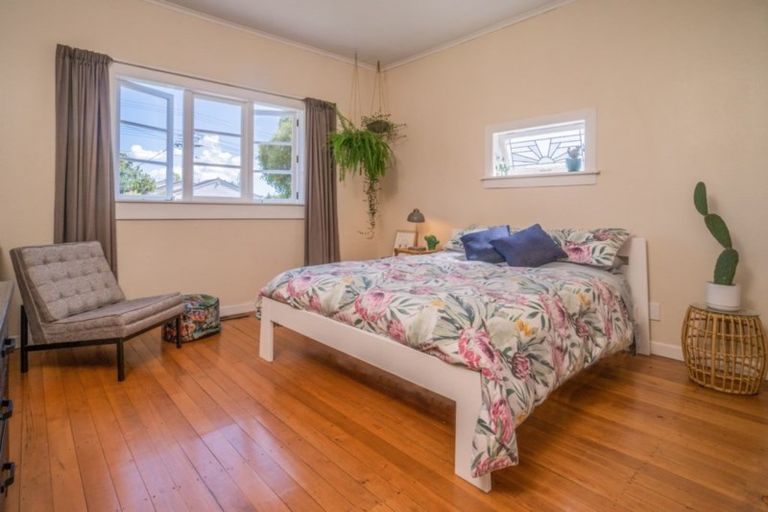 Photo of property in 24 Gardner Avenue, New Lynn, Auckland, 0600