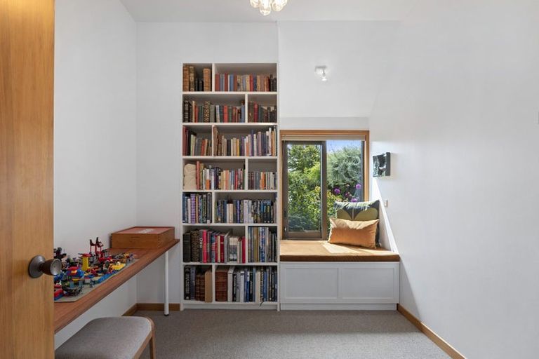 Photo of property in 25 Cricklewood Place, Avonhead, Christchurch, 8042