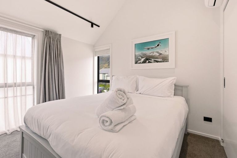 Photo of property in 33 Casterway Crescent, Jacks Point, 9371