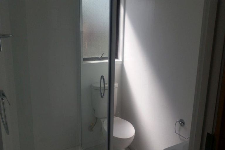 Photo of property in 18 Sulphur Beach Road, Northcote Point, Auckland, 0627