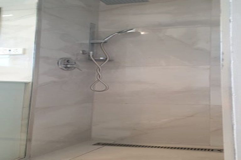 Photo of property in 2/24 Dale Crescent, Pakuranga, Auckland, 2010