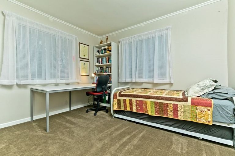 Photo of property in 123 Millbrook Road, Sunnyvale, Auckland, 0612