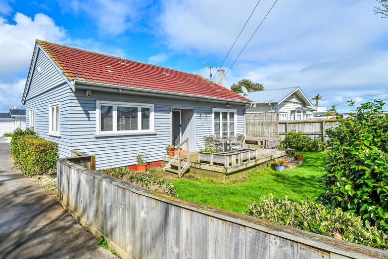 Photo of property in 1/5 Freyberg Avenue, Papatoetoe, Auckland, 2104