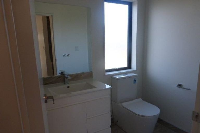 Photo of property in 1d Quincey Place, Massey, Auckland, 0614