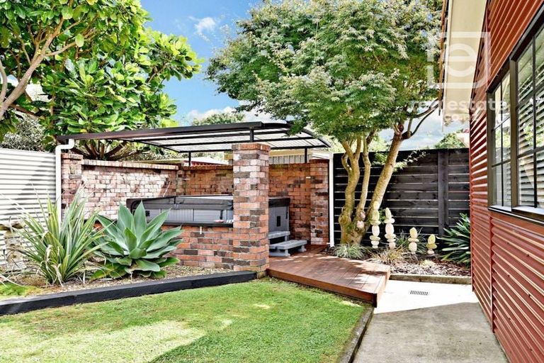 Photo of property in 5 Cumbrian Place, Conifer Grove, Takanini, 2112
