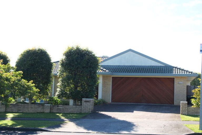 Photo of property in 41 Matterhorn Crescent, Northpark, Auckland, 2013