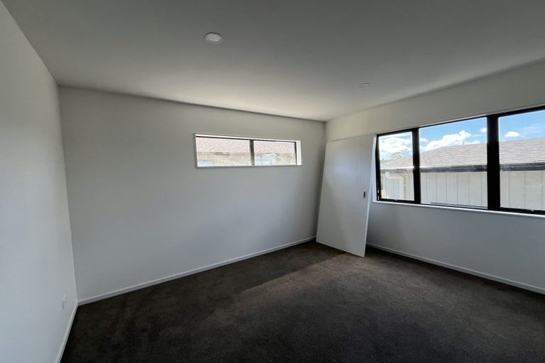 Photo of property in 10a Mantra Road, Massey, Auckland, 0614