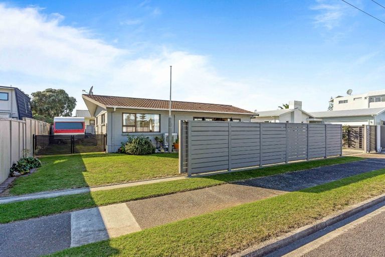 Photo of property in 408 Ocean Road, Whangamata, 3620