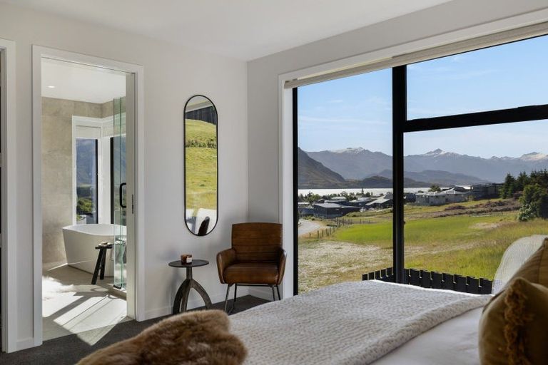 Photo of property in 34 Kirimoko Crescent, Wanaka, 9305