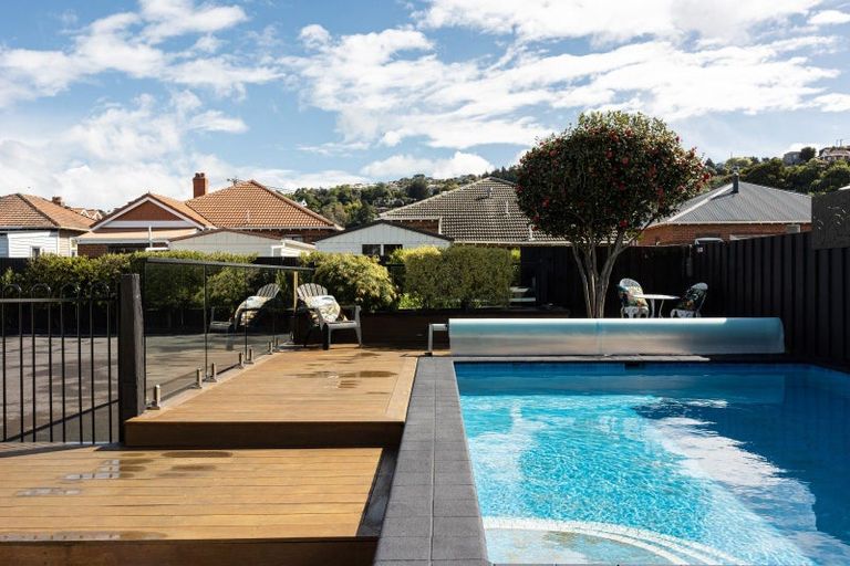 Photo of property in 215 Bay View Road, Saint Clair, Dunedin, 9012