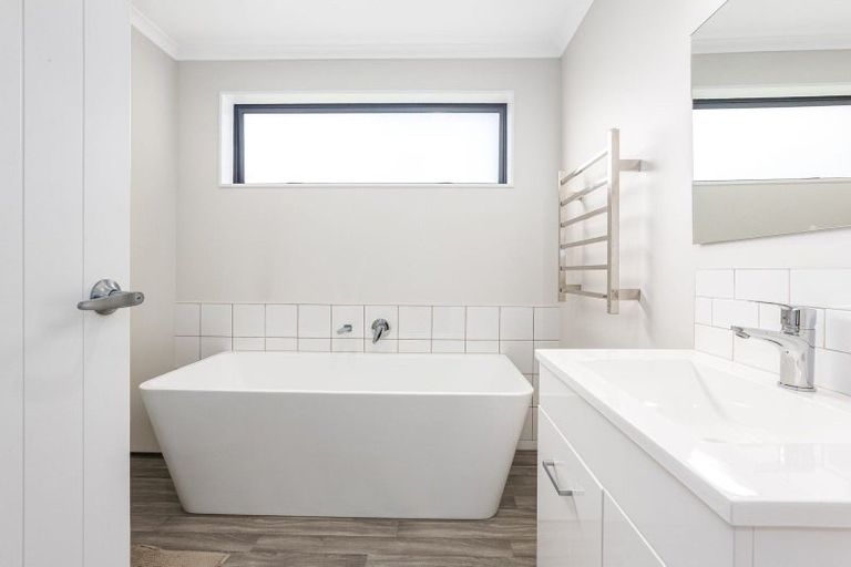 Photo of property in 23 Hughes Street, Waikanae Beach, Waikanae, 5036