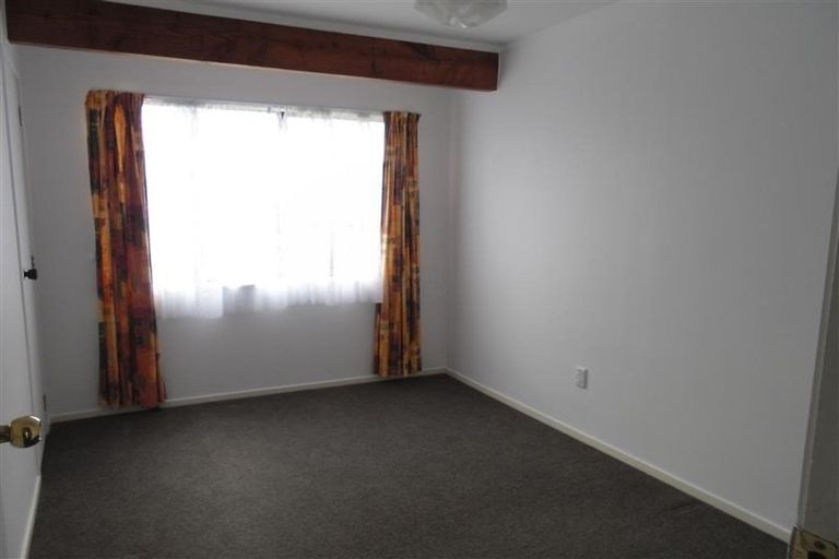Photo of property in 28 Pahi Place, West Harbour, Auckland, 0618