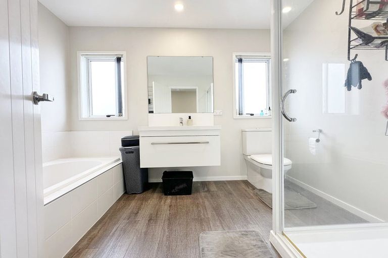 Photo of property in 4 Ruhanui Lane, Pakuranga Heights, Auckland, 2010