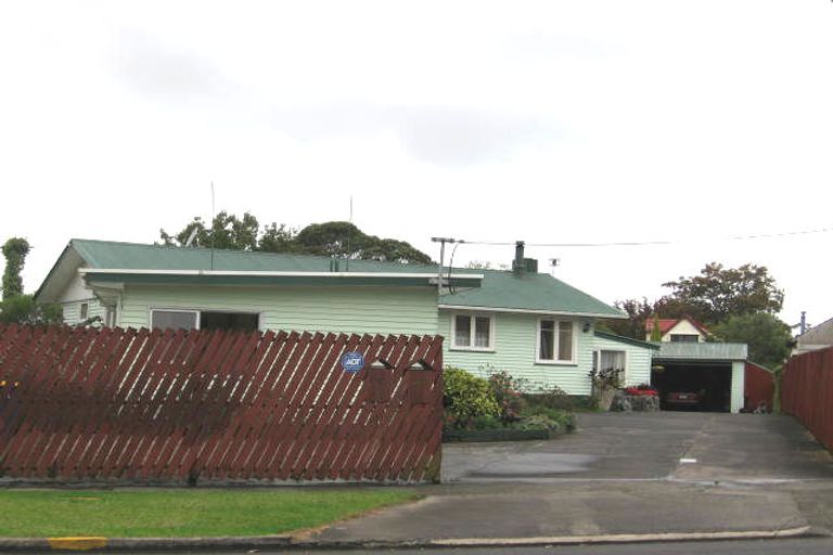 Photo of property in 40 Woodglen Road, Glen Eden, Auckland, 0602