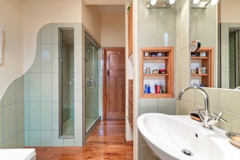 Photo of property in 216 Geraldine Street, Edgeware, Christchurch, 8013