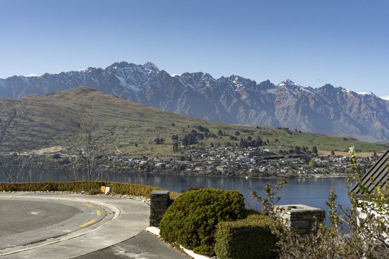 Photo of property in 23 Peregrine Place, Queenstown, 9300