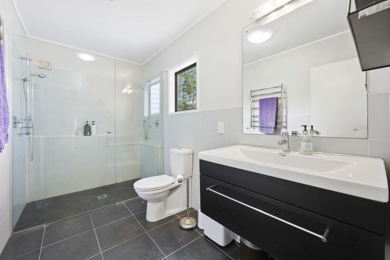 Photo of property in 1 Melandra Road, Stanmore Bay, Whangaparaoa, 0932