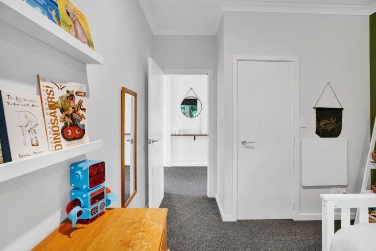 Photo of property in 15 Bracken Street, New Plymouth, 4310