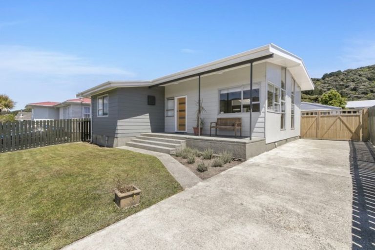Photo of property in 27 Hamstead Street, Wainuiomata, Lower Hutt, 5014