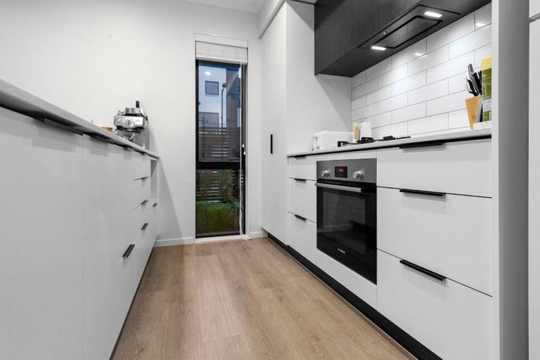 Photo of property in 2 Shortfin Place, Flat Bush, Auckland, 2019