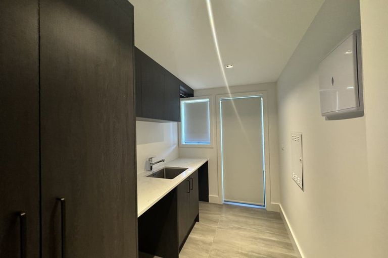 Photo of property in 1/23 Penruddocke Road, Half Moon Bay, Auckland, 2012