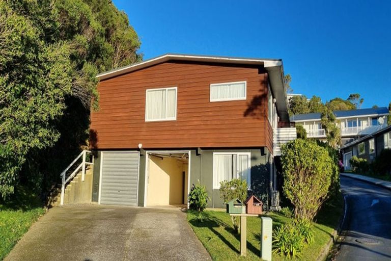 Photo of property in 1/15 Bloomsbury Grove, Newlands, Wellington, 6037