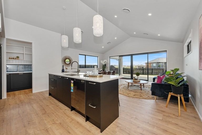 Photo of property in 12 Bosun Place, Te Atatu Peninsula, Auckland, 0610