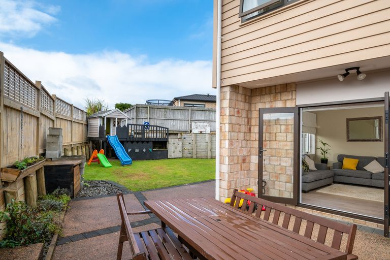 Photo of property in 16 Foundation Place, Glen Eden, Auckland, 0602