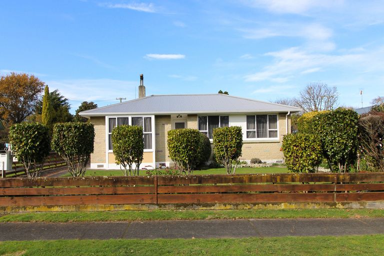 Photo of property in 4 Hughan Place, Carterton, 5713
