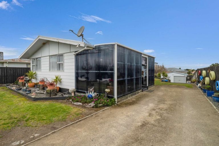 Photo of property in 31 Cross Street, Castlecliff, Whanganui, 4501