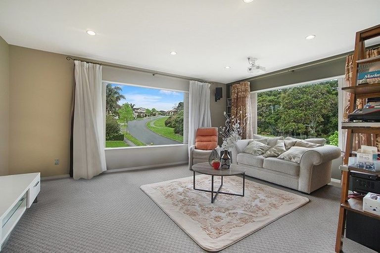 Photo of property in 2 Hawkdun Drive, Flat Bush, Auckland, 2016