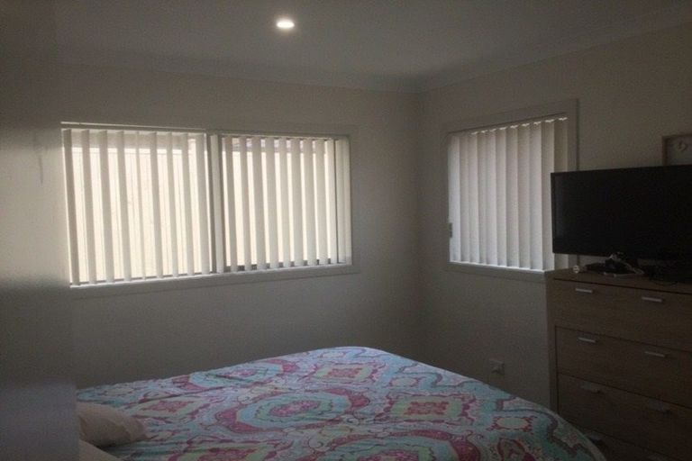 Photo of property in 35 Riverglade Parkway, Te Atatu South, Auckland, 0610