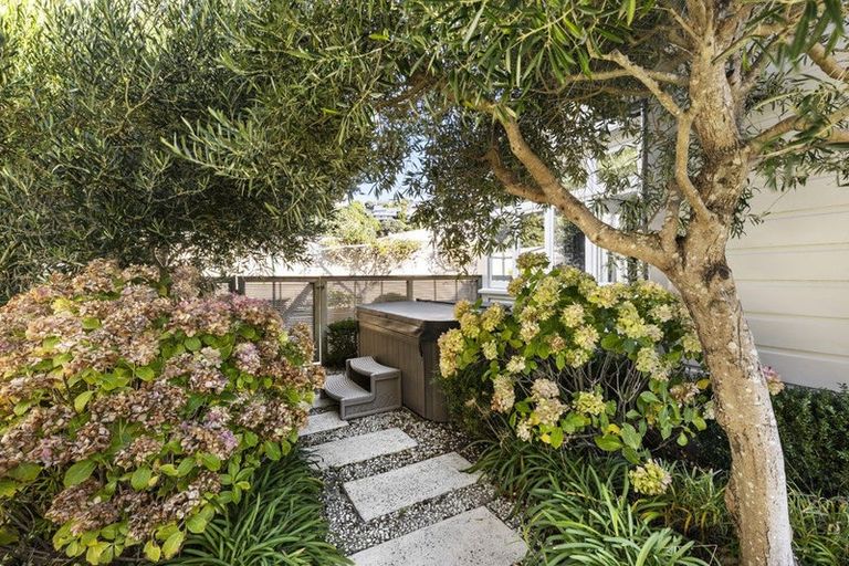 Photo of property in 18 Forres Street, Seatoun, Wellington, 6022