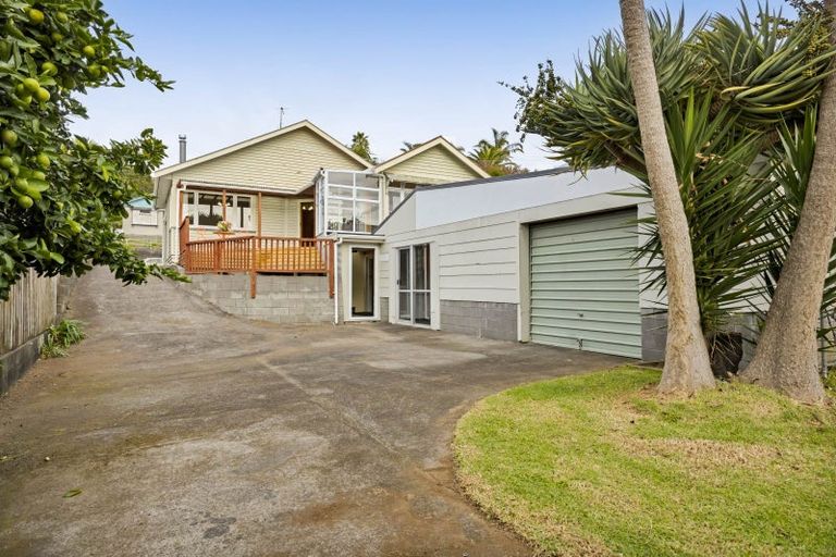 Photo of property in 27 Bonithon Avenue, Moturoa, New Plymouth, 4310